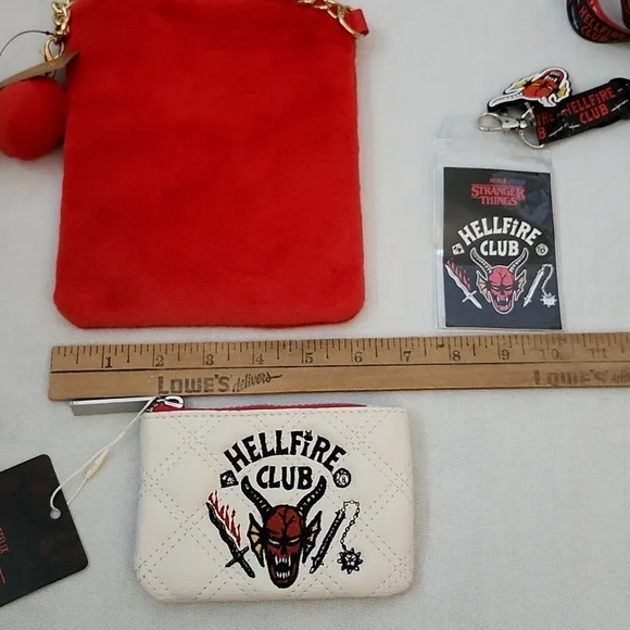 Stranger Things "Hellfire Club" Card Holder & Lanyard Set with Red Furry  Bag - Picture 14 of 16